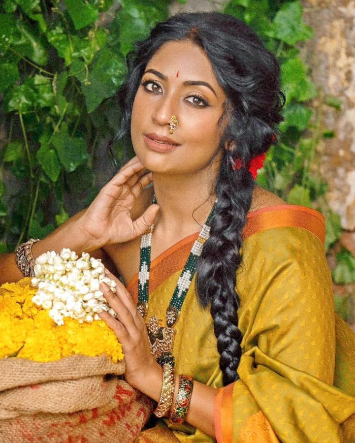 Indian Actress Navya Nair Traditional Saree Photoshoot Goes Viral In Social Media8