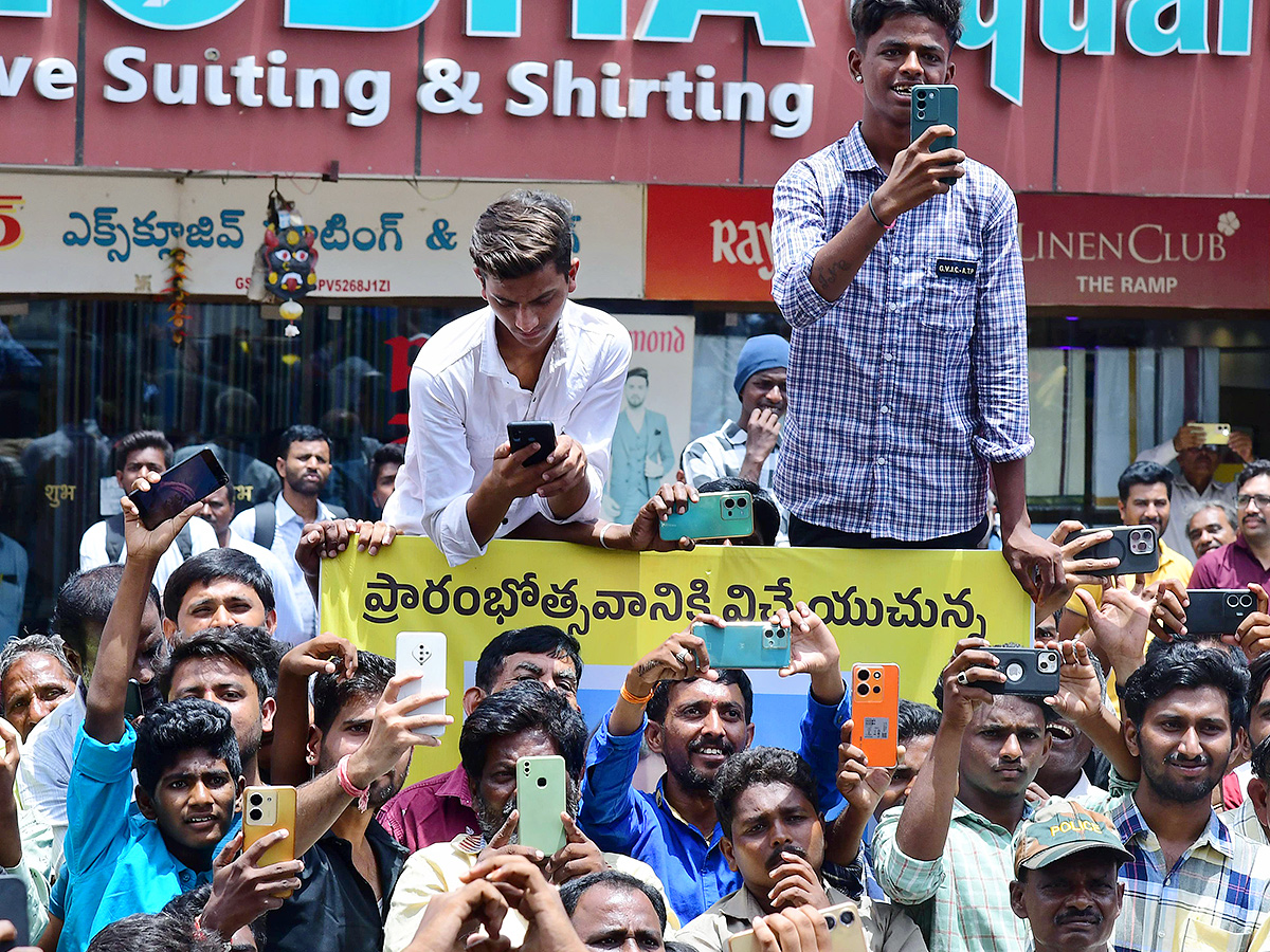 Nidhi agarwal And Anasuya Bharadwaj At Anantapur Photos21