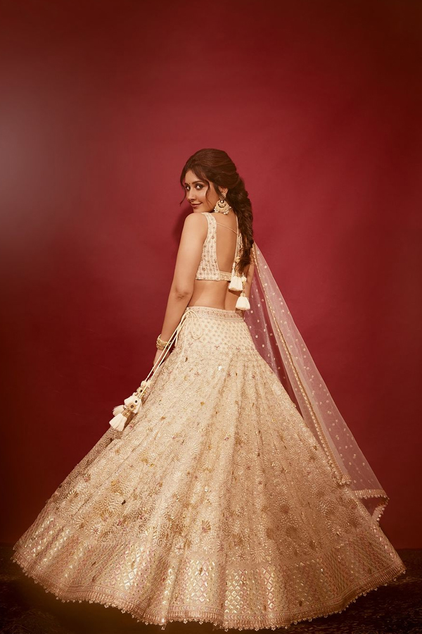 Raashii Khanna Stuns Internet With White Lehenga: See Pics8