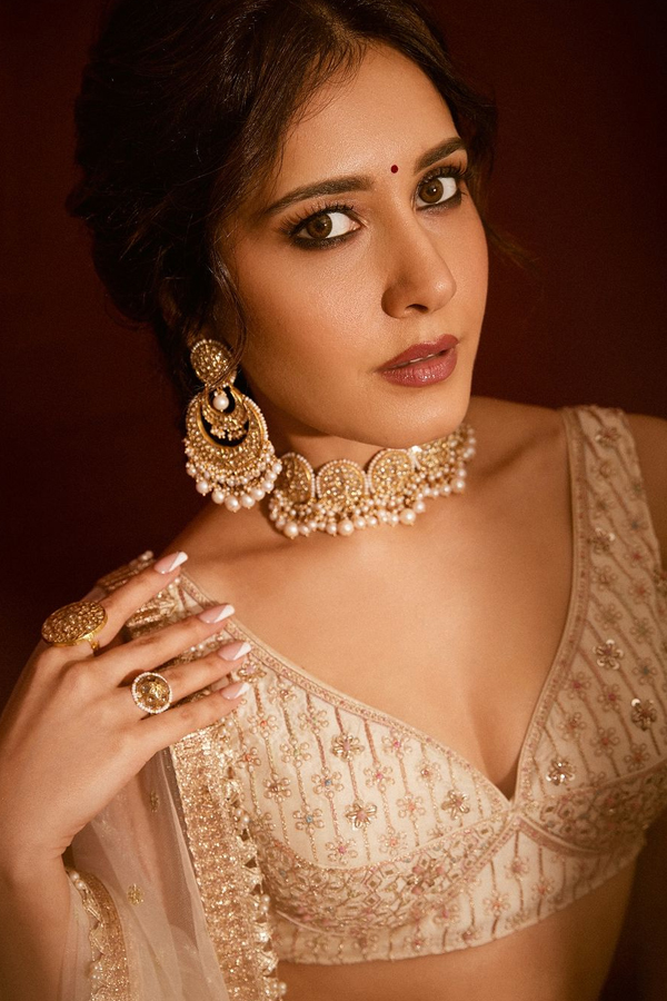 Raashii Khanna Stuns Internet With White Lehenga: See Pics9