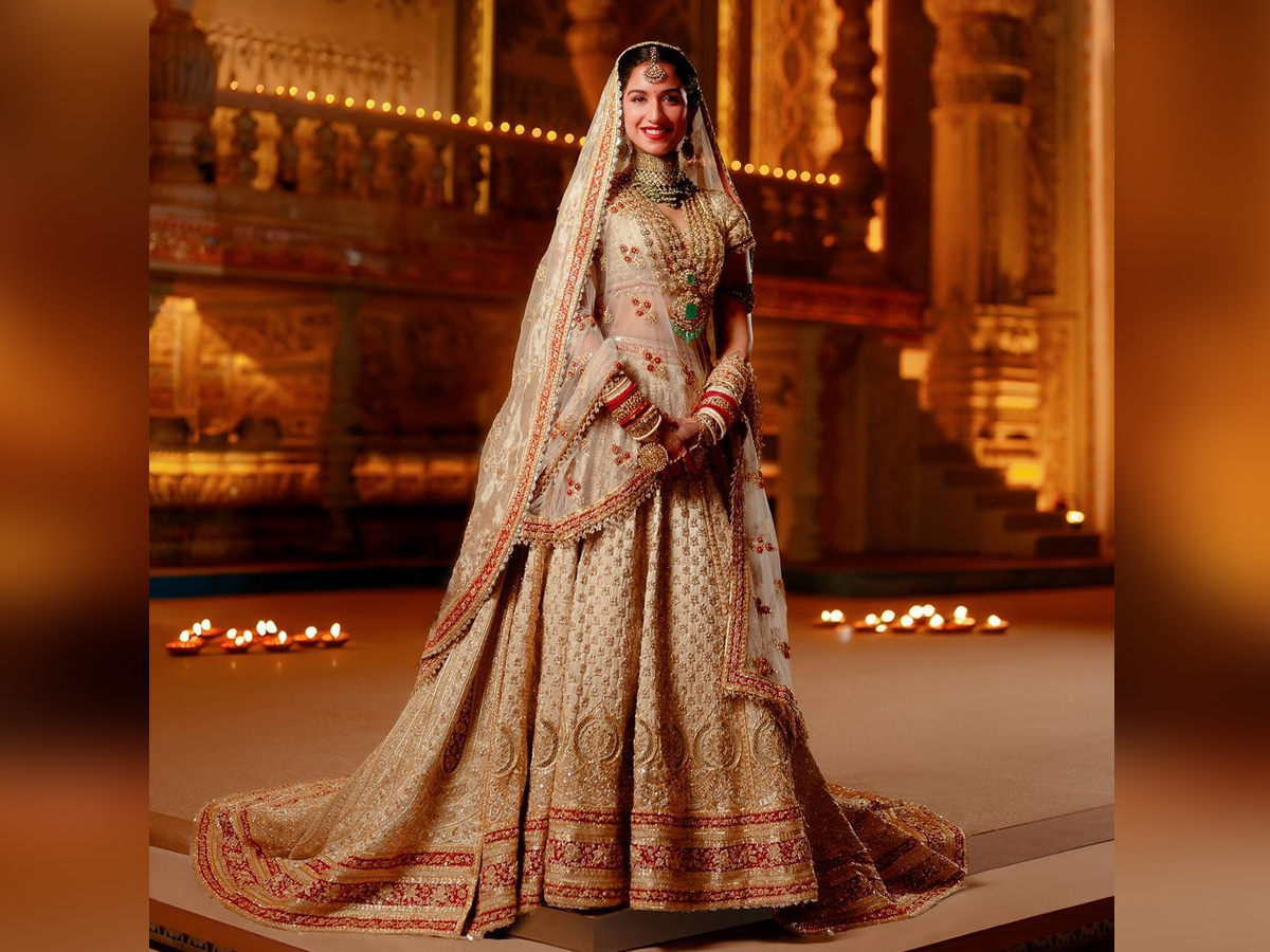 Bride Radhika Merchant Looks Like A Queen In Lehenga15