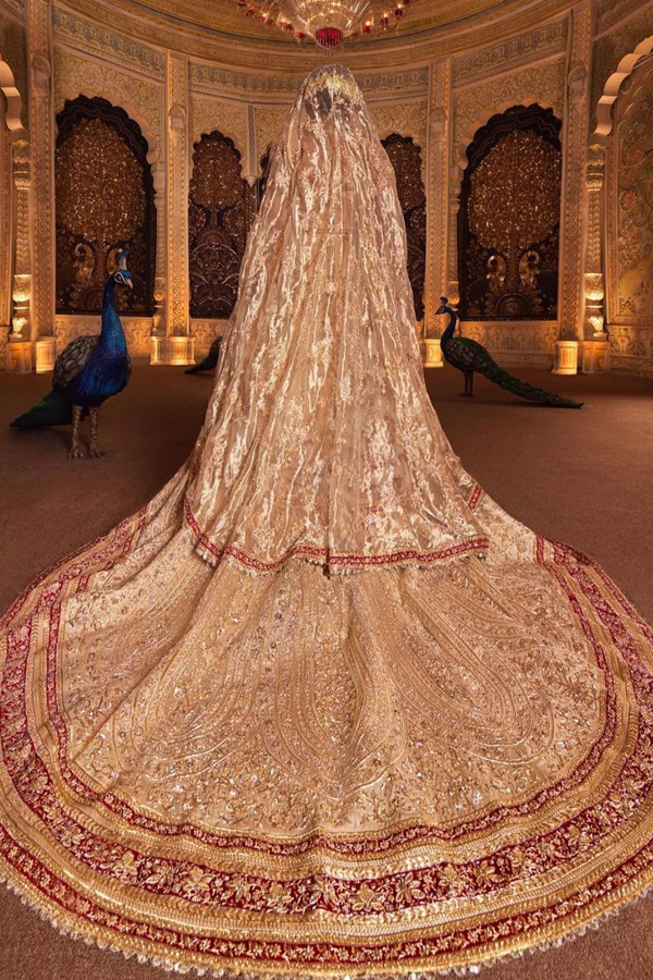 Bride Radhika Merchant Looks Like A Queen In Lehenga16