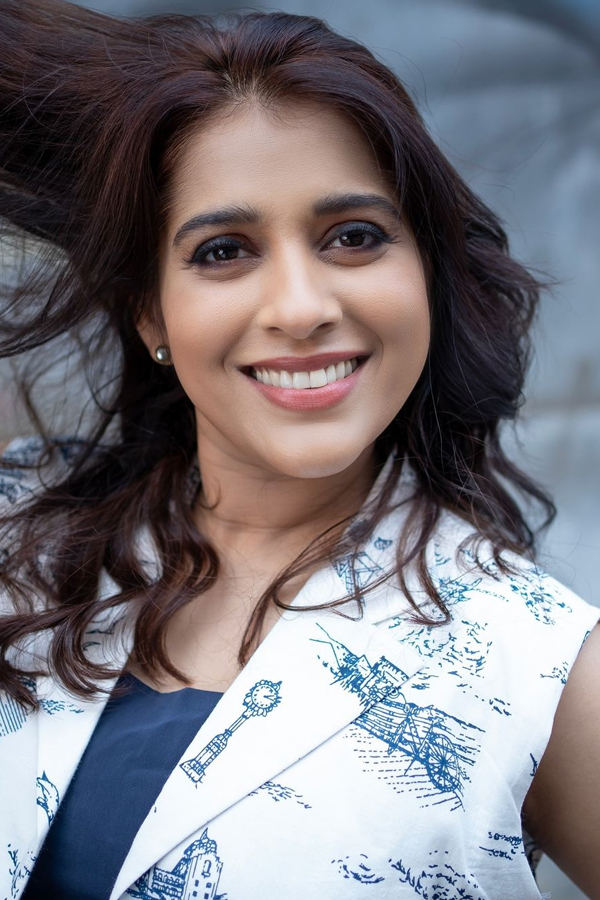 Anchor Rashmi Gautam Shared Beautiful Photos In Social Media2