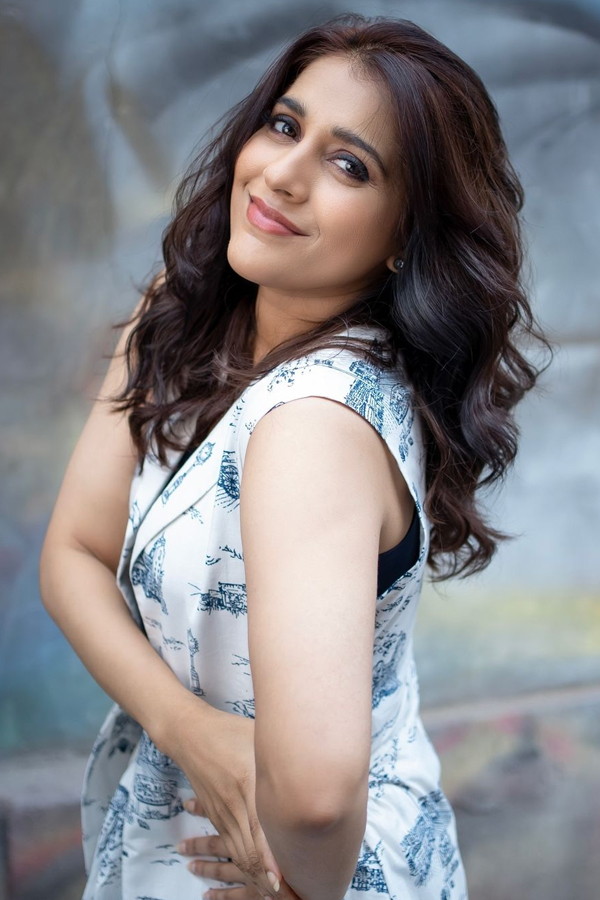 Anchor Rashmi Gautam Shared Beautiful Photos In Social Media3