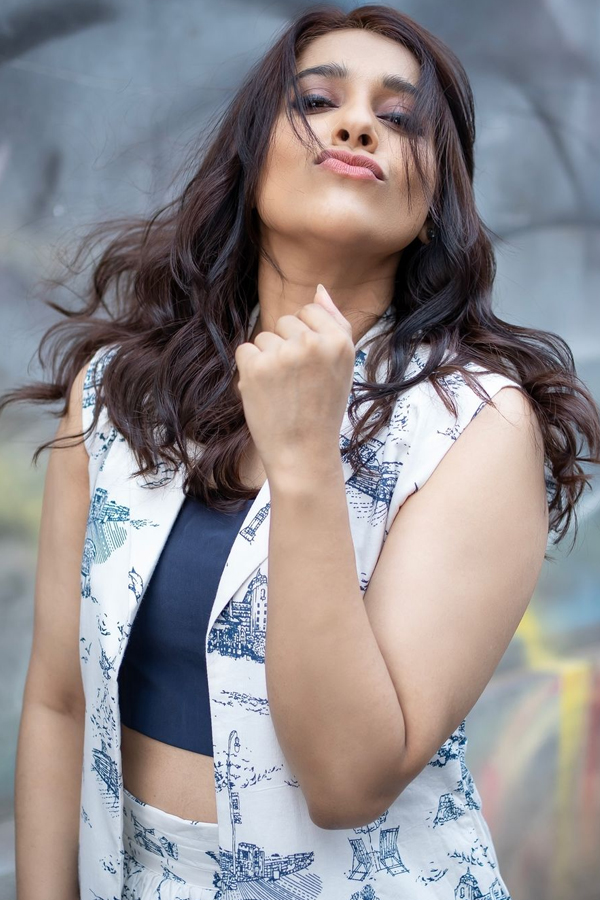 Anchor Rashmi Gautam Shared Beautiful Photos In Social Media6