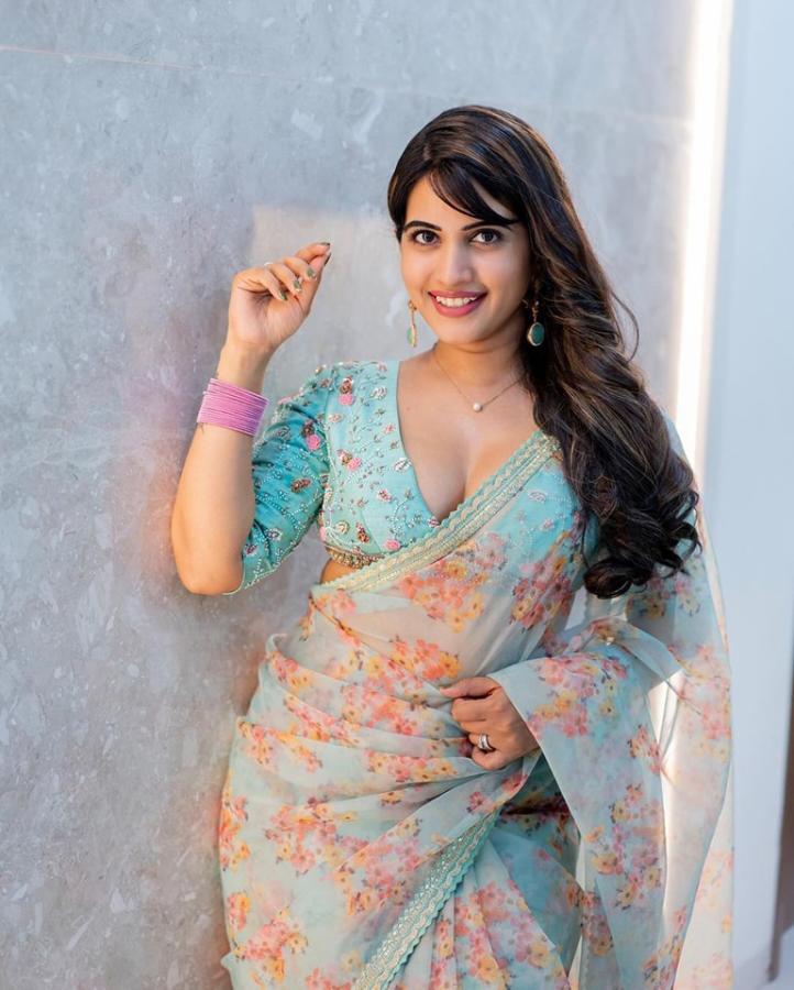 Sravanthi Chokarapu Latest Saree Photos Goes Viral2