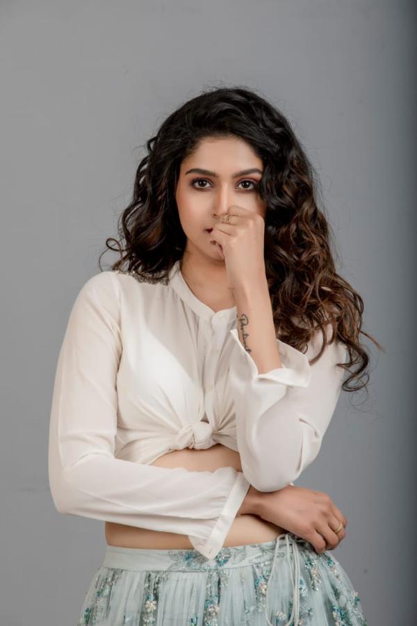 Actress Tanya Ravichandran Latest Photos Goes Viral7