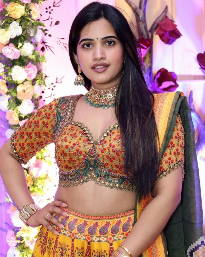 Sravanthi Chokarapu Latest Saree Photos Goes Viral8