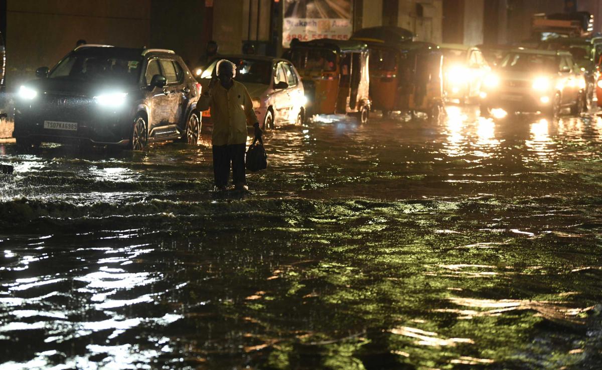 Heavy Rains At Hyderabad Photos24