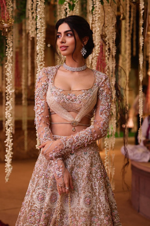 Janhvi Kapoor And Kushi Kapoor Beautiful Photos From Anant And Radhika's Wedding15