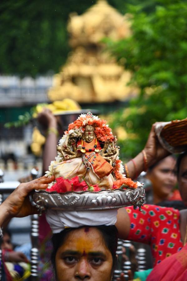 Hyderabad Bhagyanagar Joint Temples Committee Presented Telangana Bonalu to Durgamma in Vijayawada Photos19