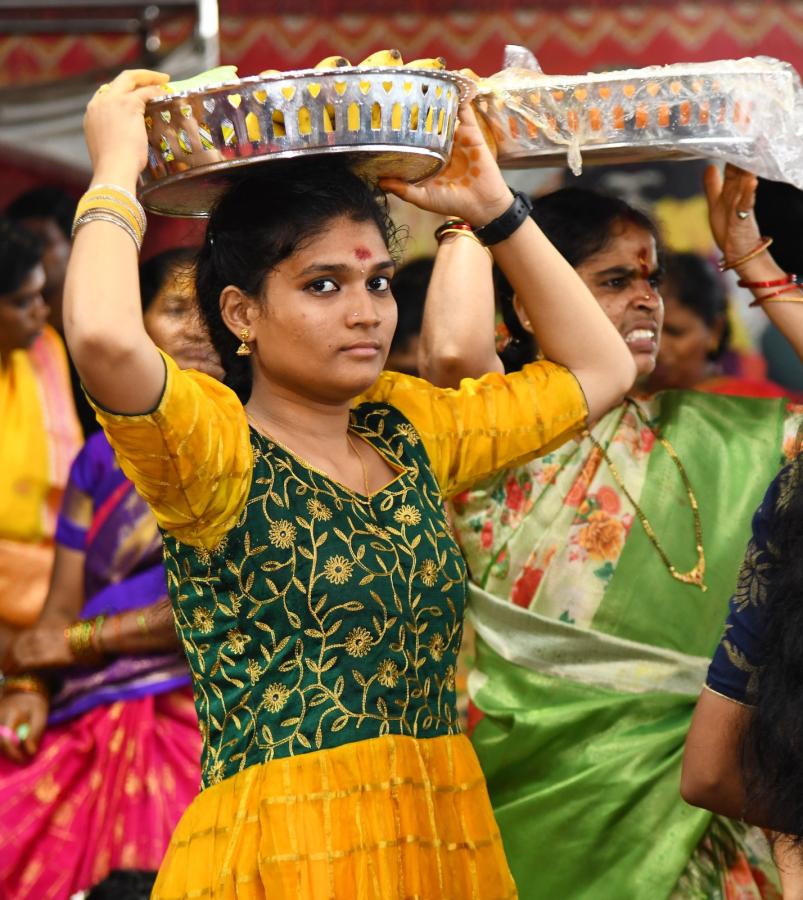 Hyderabad Bhagyanagar Joint Temples Committee Presented Telangana Bonalu to Durgamma in Vijayawada Photos26