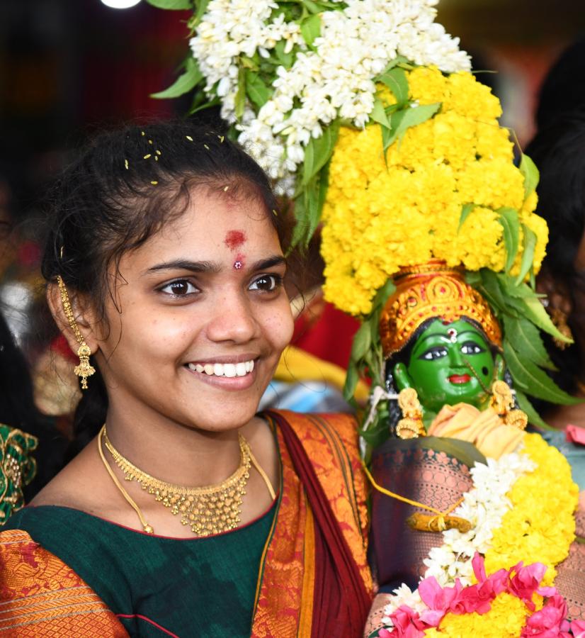 Hyderabad Bhagyanagar Joint Temples Committee Presented Telangana Bonalu to Durgamma in Vijayawada Photos29