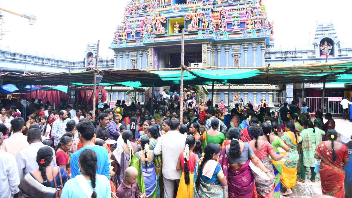 Hyderabad Bhagyanagar Joint Temples Committee Presented Telangana Bonalu to Durgamma in Vijayawada Photos31