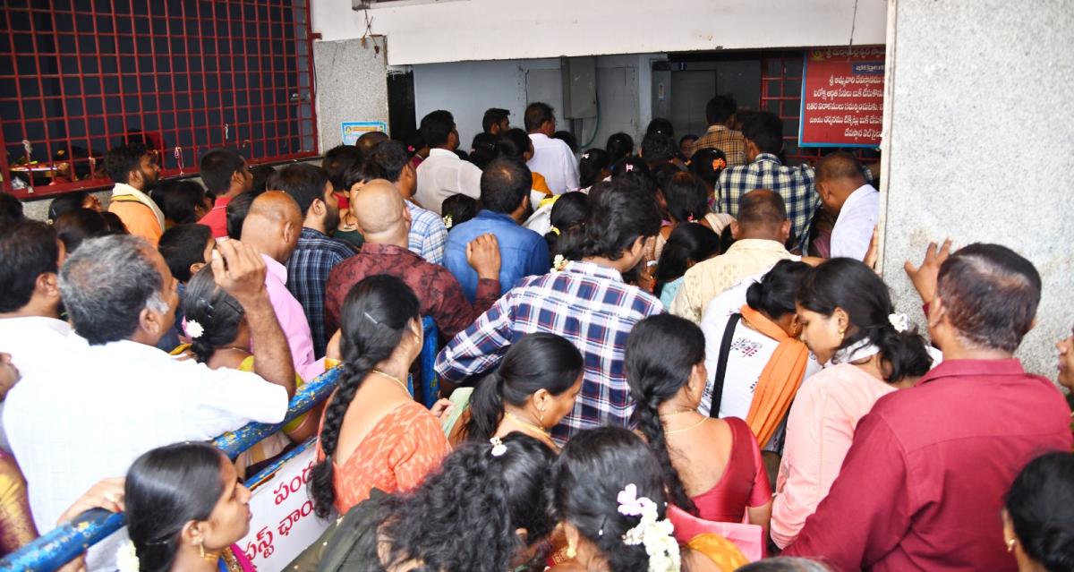 Hyderabad Bhagyanagar Joint Temples Committee Presented Telangana Bonalu to Durgamma in Vijayawada Photos35