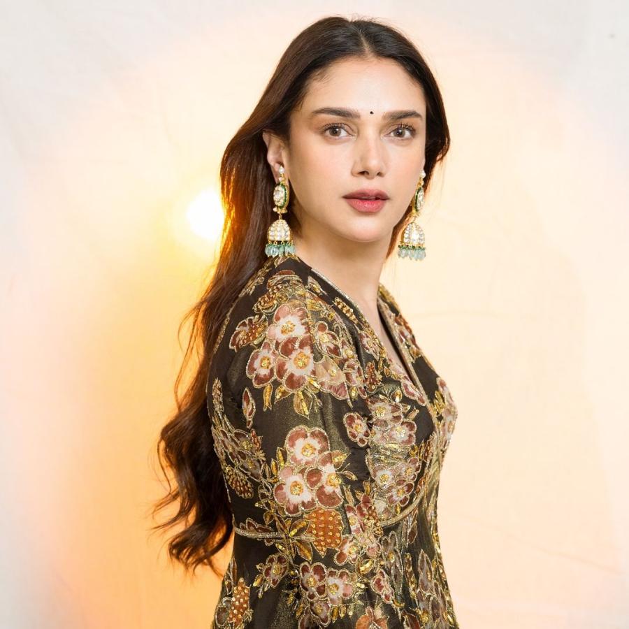 Indian Actress Aditi Rao Hydari Latest Photoshoot Stills Goes Viral5