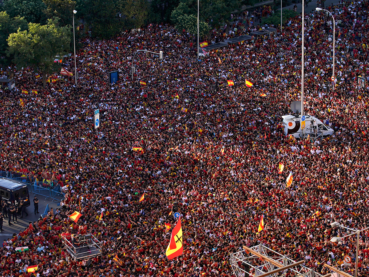 Fans celebrate after Spain's royal welcome in Madrid: Photos25