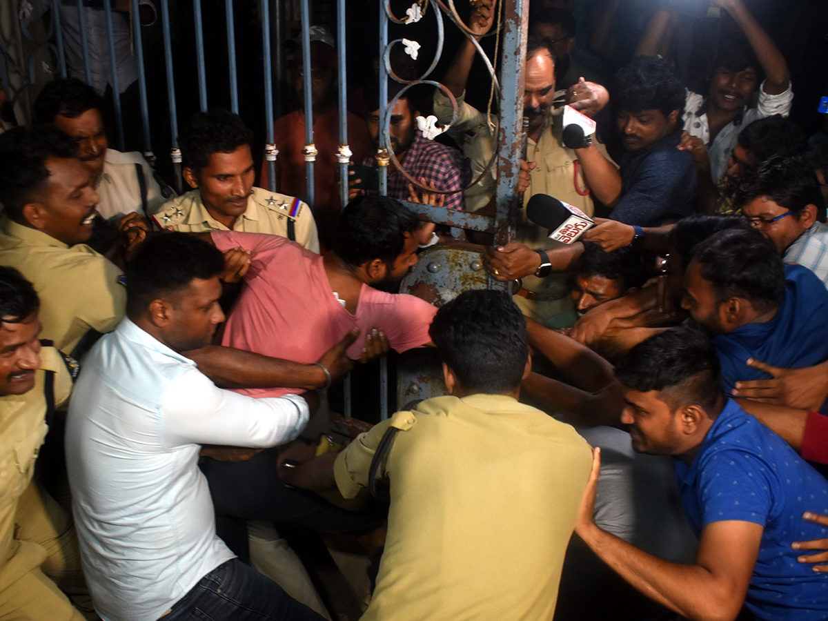 Protests break out at City Central Library at Chikkadpally in Hyderabad18