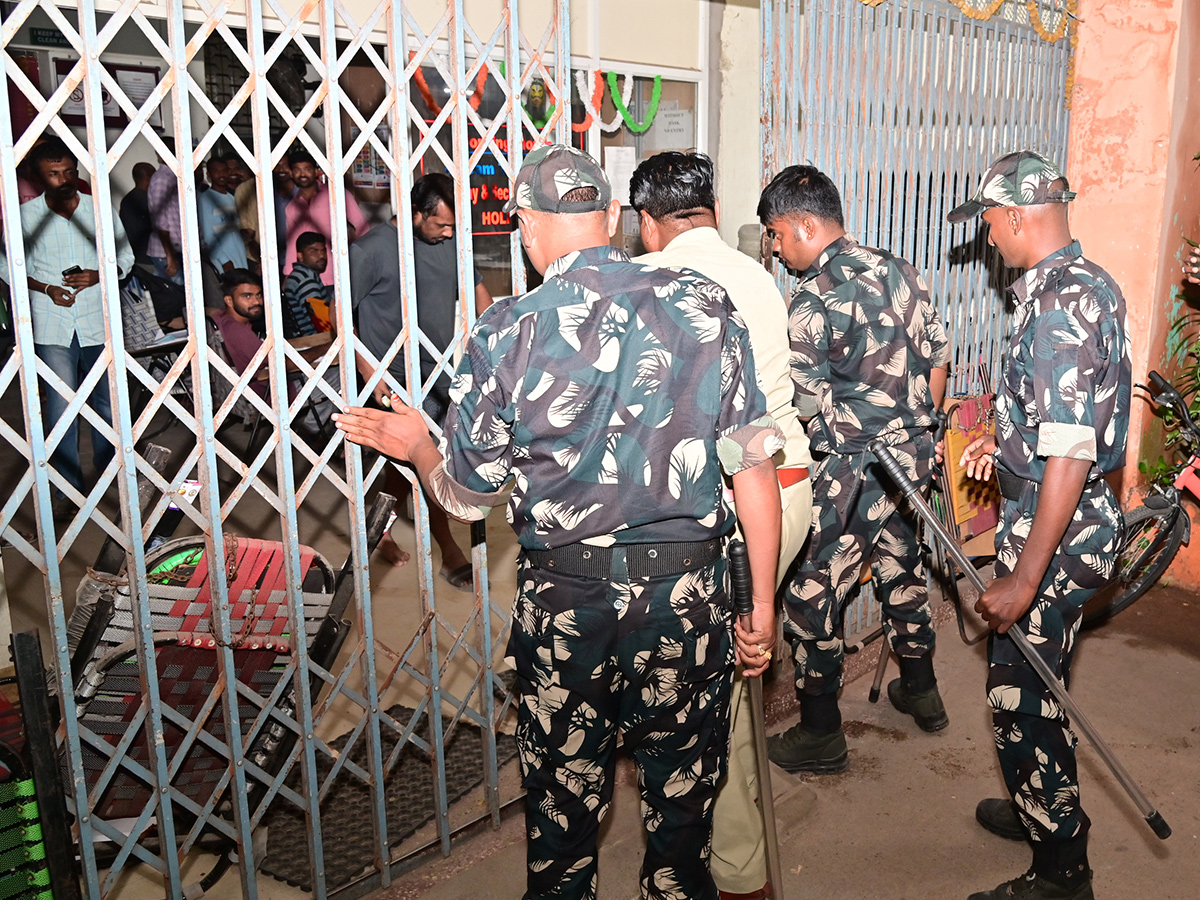 Protests break out at City Central Library at Chikkadpally in Hyderabad5