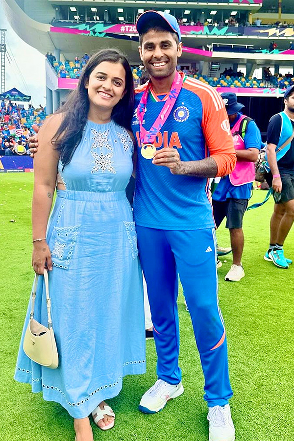 Suryakumar Yadav And His Wife Are Melting Hearts With Their Adorableness Photos5