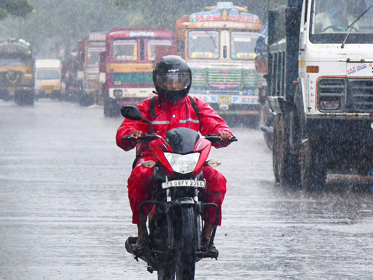 Heavy Rains In Andhra Pradesh: Photos24