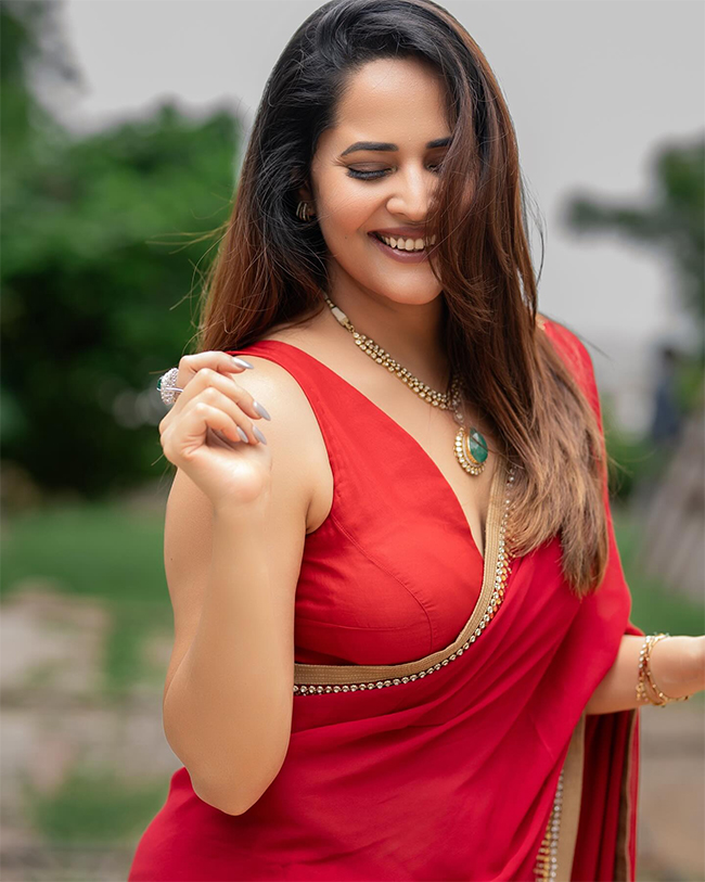 Actress Anasuya Bharadwaj Latest Pics In Saree13