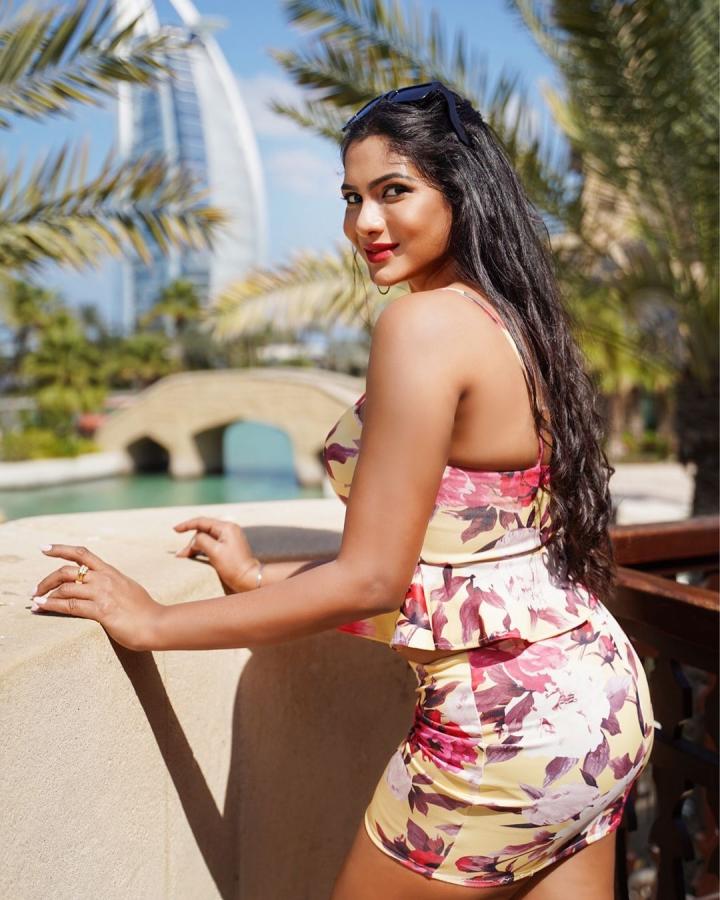 Tamil Actress Shruti Reddy Shares Photos On Instagram Goes Viral6