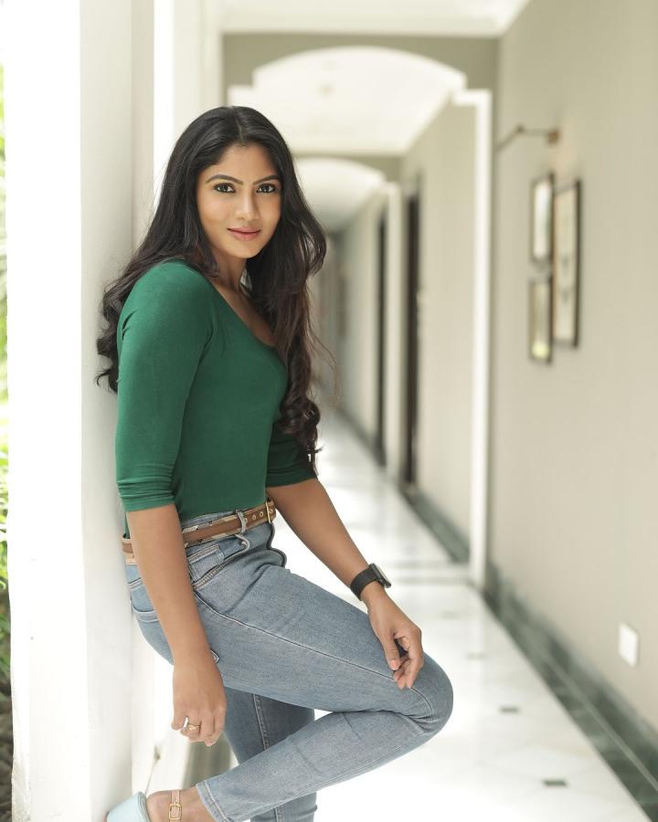 Tamil Actress Shruti Reddy Shares Photos On Instagram Goes Viral10