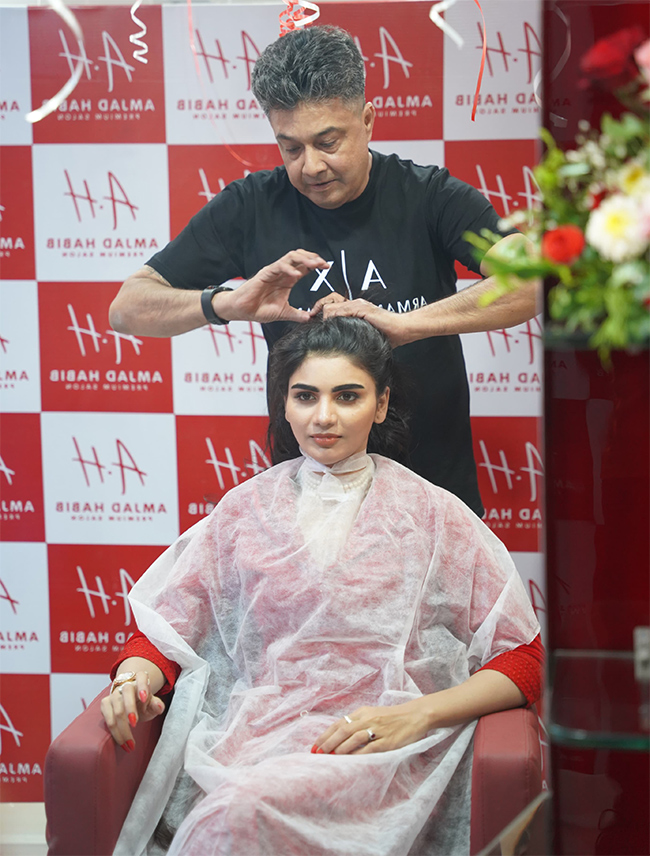 Vijayawada: Actress Varsha launched Amjad Habib Premium Salon Photos6