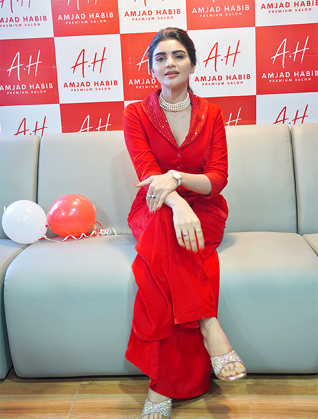 Vijayawada: Actress Varsha launched Amjad Habib Premium Salon Photos9