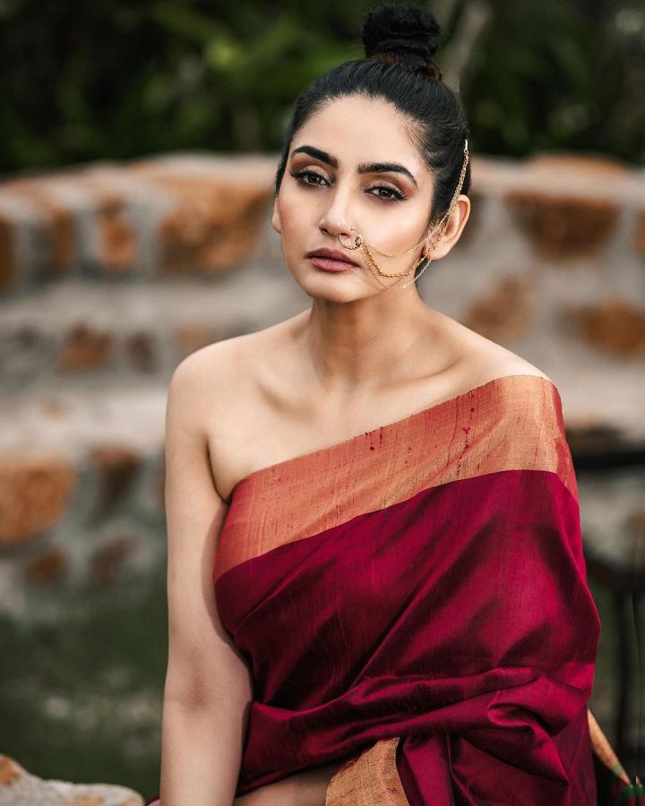 Kannada Actress And Model Ragini Dwivedi Photos Goes Viral In Social Media3