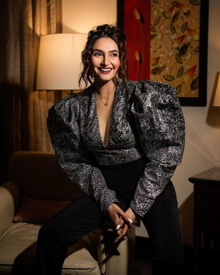 Kannada Actress And Model Ragini Dwivedi Photos Goes Viral In Social Media20