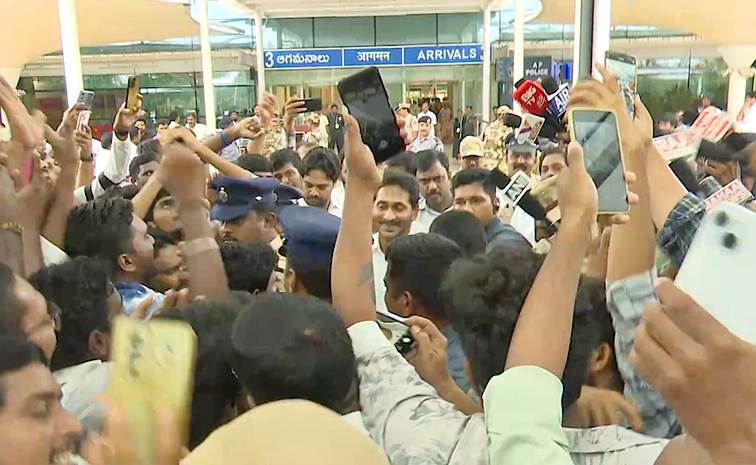 YS Jagan Receives Grand Welcome at Gannavaram Airport Photos7