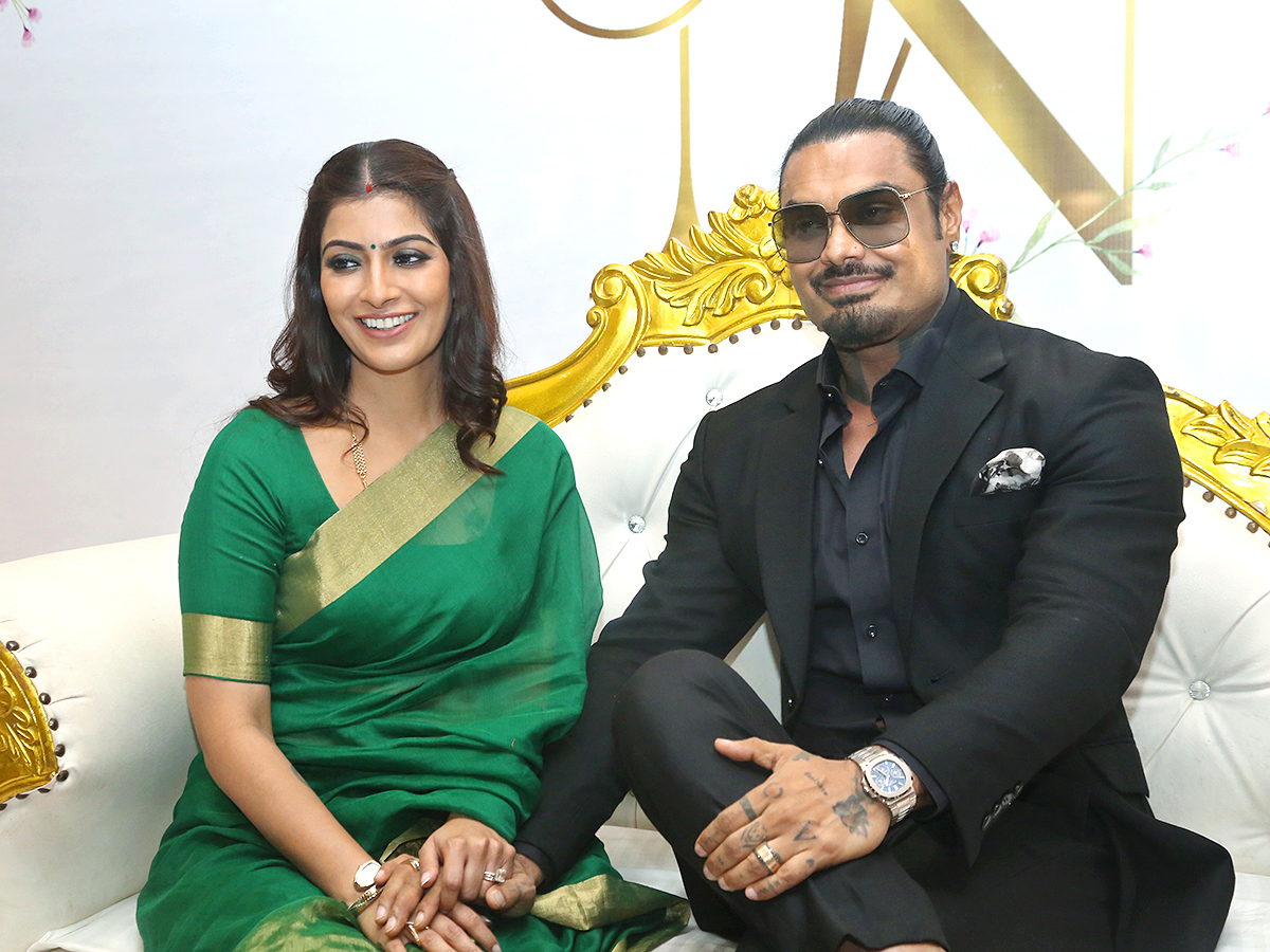 varalaxmi sarathkumar and nicholai sachdev photos8