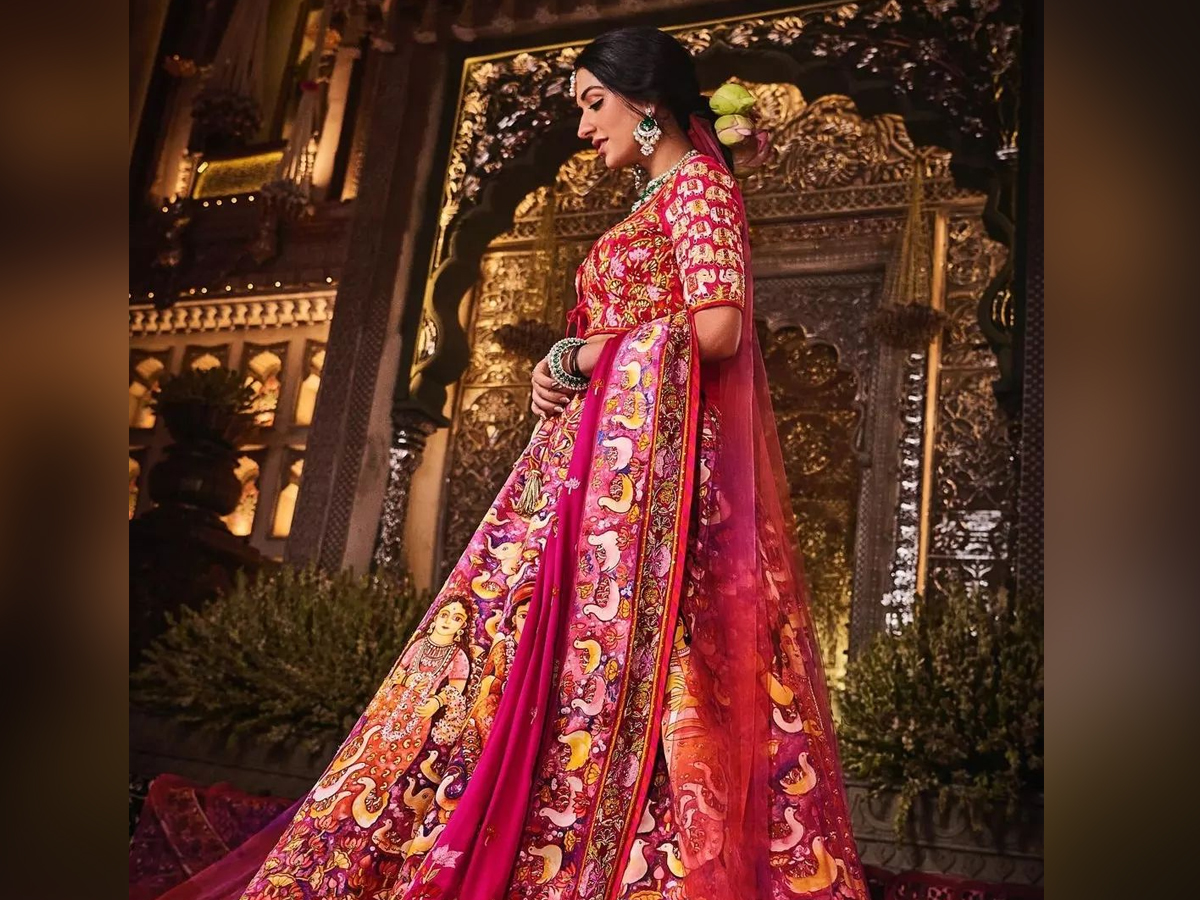 Radhika Merchant Looks Elegant In Handmade Lehenga10