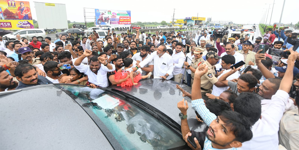  YS Jagan Vinukonda Tour Photos7