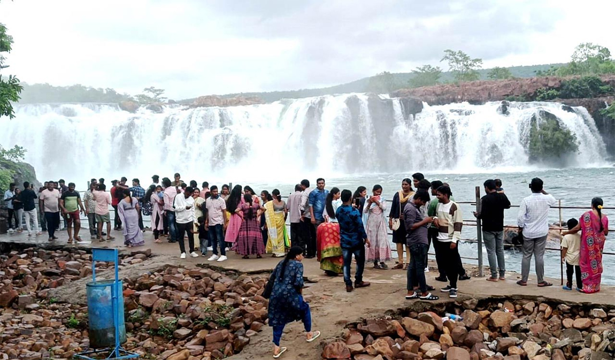 Top 12 amazing waterfalls in Telangana Photos12