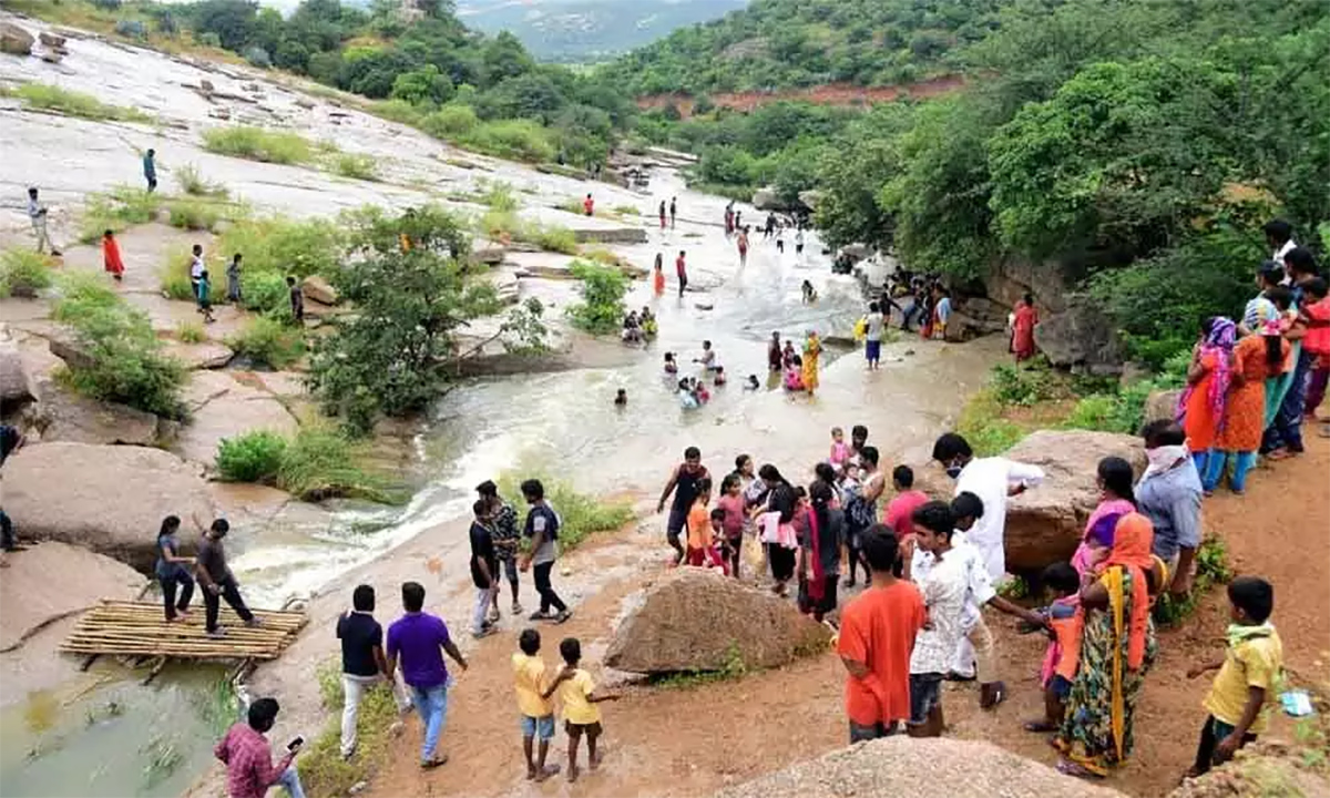 Top 12 amazing waterfalls in Telangana Photos10