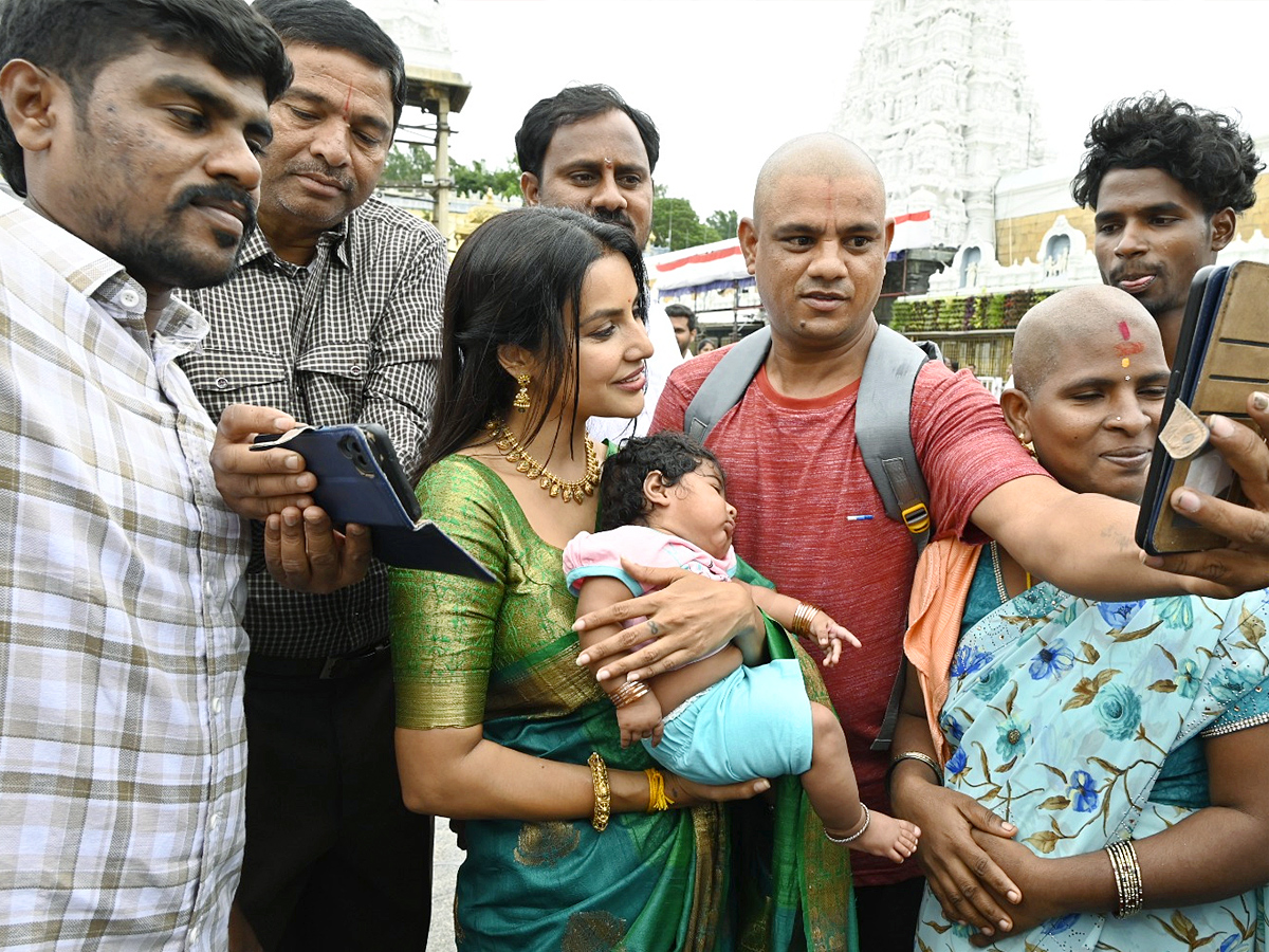 Actress Priya Anand Visits Visits Tirumala Tirupati Devasthanam Photos7