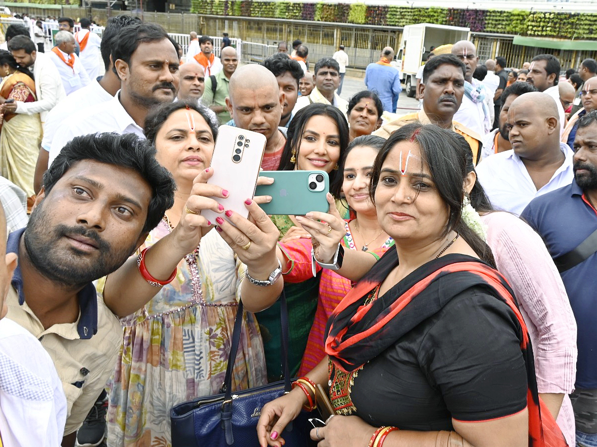 Actress Priya Anand Visits Visits Tirumala Tirupati Devasthanam Photos10