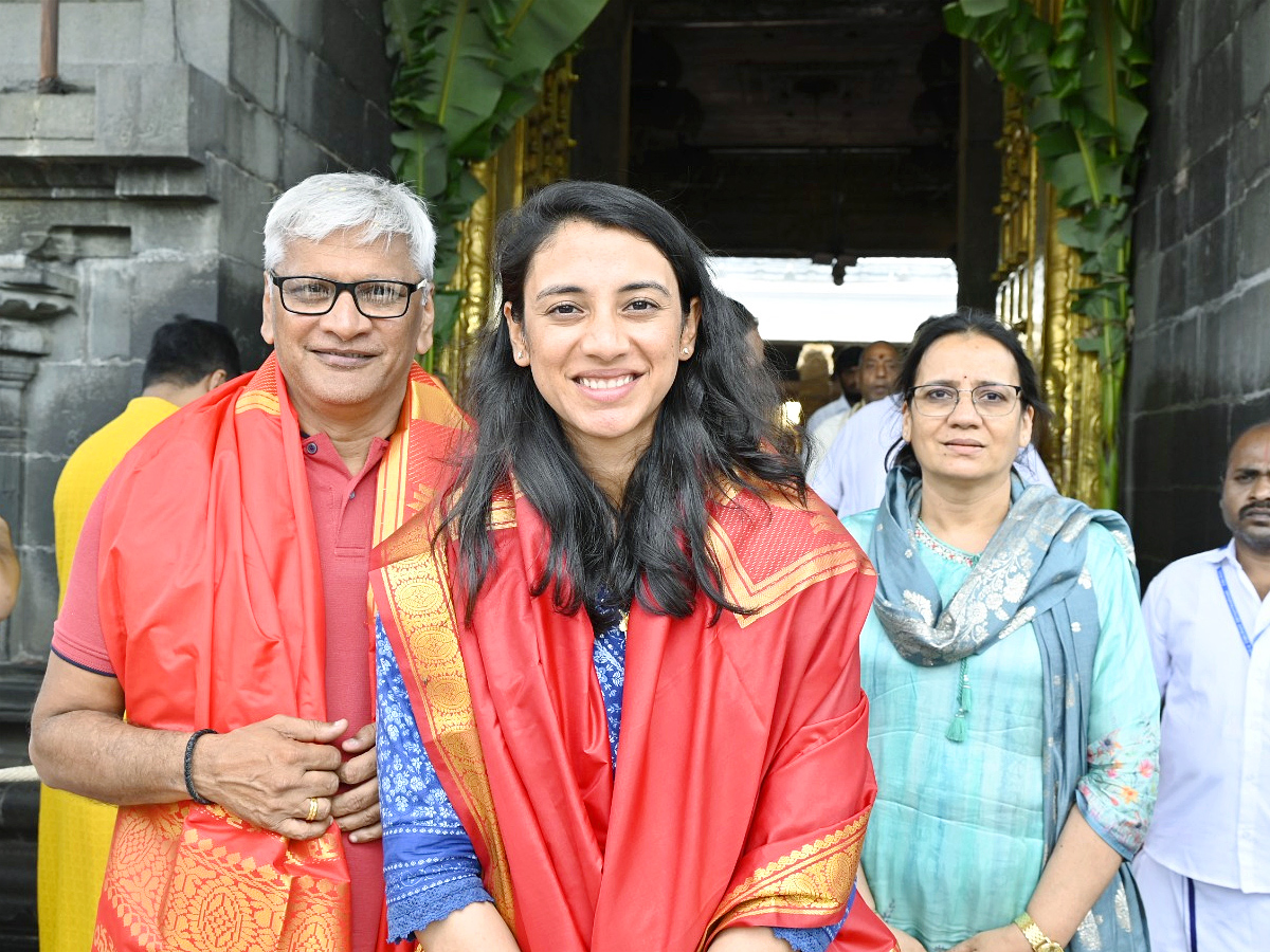 Cricketer Smriti Mandhana Visit Tirumala Tirupati Temple With Family Photos17