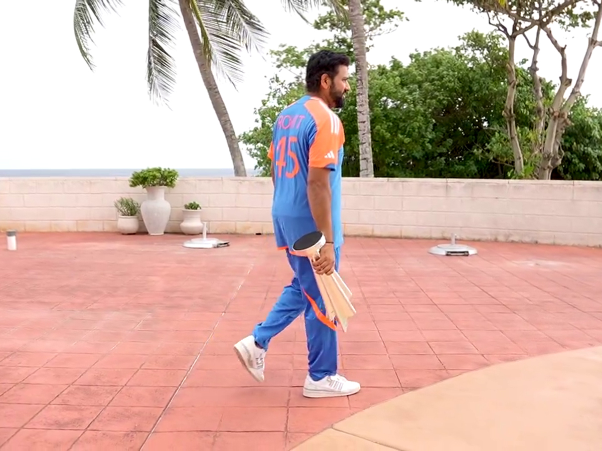 Rohit Sharma Photoshoot With T20 World Cup Trophy At A Beach4