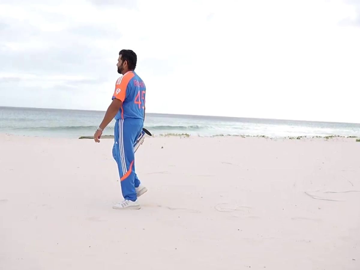 Rohit Sharma Photoshoot With T20 World Cup Trophy At A Beach9