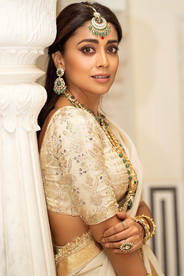 Actress Shriya Saran Looks Beautiful In White Saree13