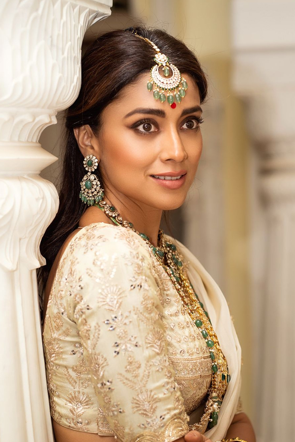 Actress Shriya Saran Looks Beautiful In White Saree15