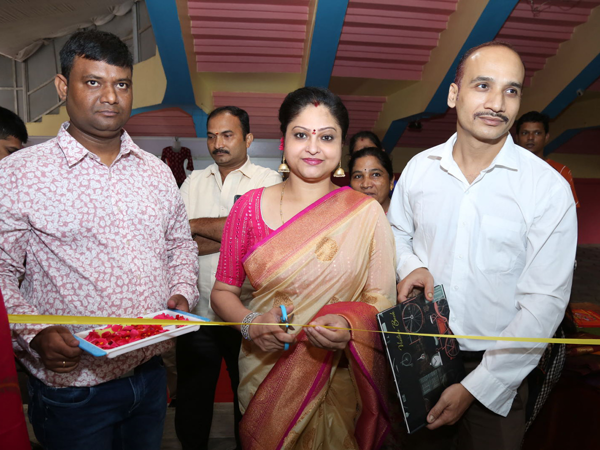 Actress Raasi Inaugurated Silk Of India Handloom Expo at hyderabad1