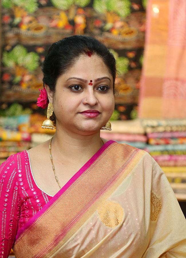 Actress Raasi Inaugurated Silk Of India Handloom Expo at hyderabad16