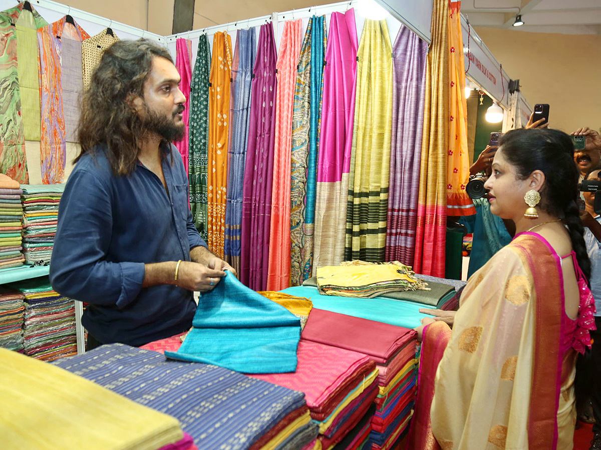 Actress Raasi Inaugurated Silk Of India Handloom Expo at hyderabad17