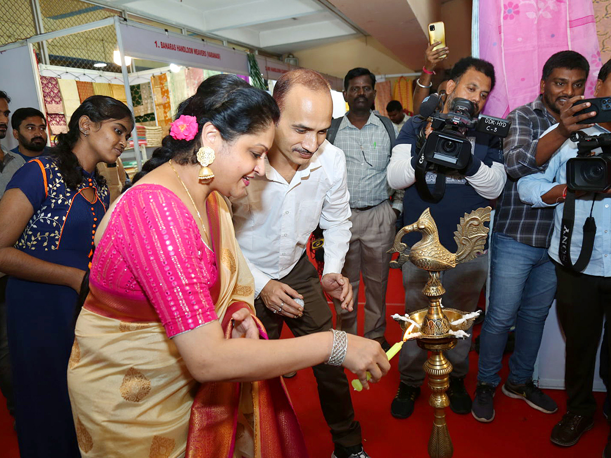 Actress Raasi Inaugurated Silk Of India Handloom Expo at hyderabad2