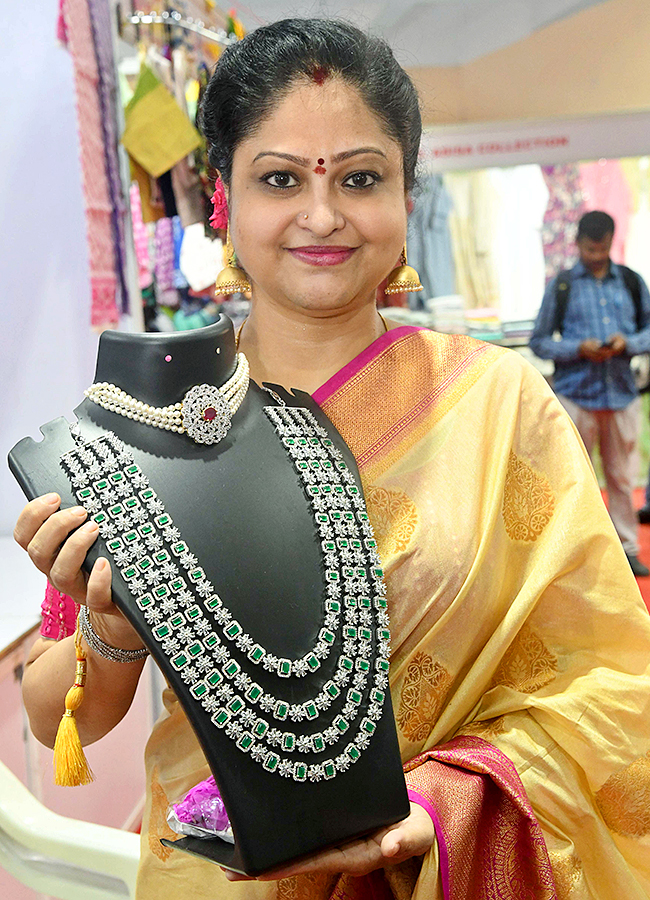 Actress Raasi Inaugurated Silk Of India Handloom Expo at hyderabad4